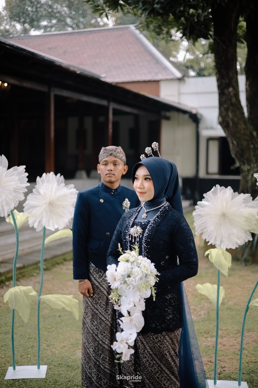 Dinda & Annis 18